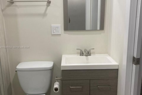 Condo in Miami, Florida, 2 bedrooms  № 2052808 - photo 8