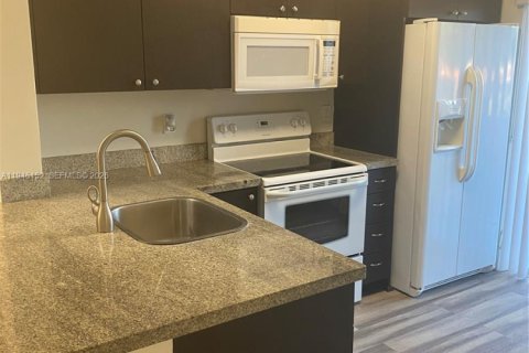 Condo in Miami, Florida, 2 bedrooms  № 2052808 - photo 4