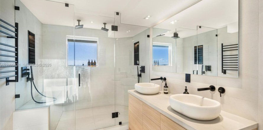 Condominio en Sunny Isles Beach, Florida, 2 dormitorios  № 2064429