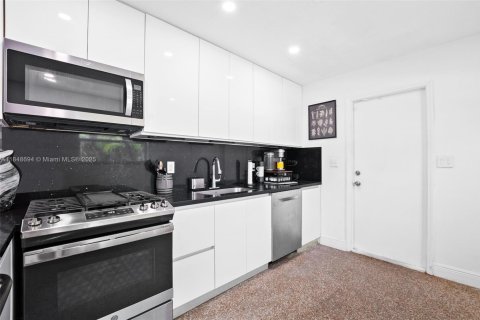 House in Davie, Florida 2 bedrooms, 79.34 sq.m. № 1852065 - photo 17