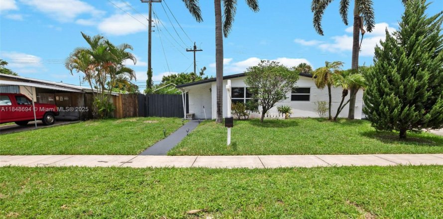 House in Davie, Florida 2 bedrooms, 79.34 sq.m. № 1852065