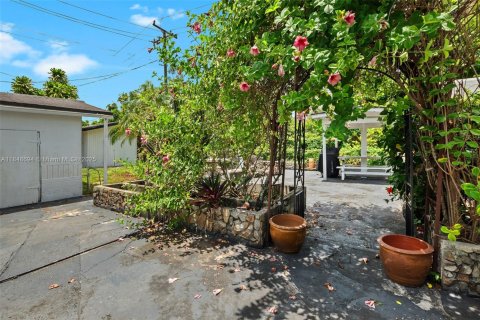 House in Davie, Florida 2 bedrooms, 79.34 sq.m. № 1852065 - photo 6