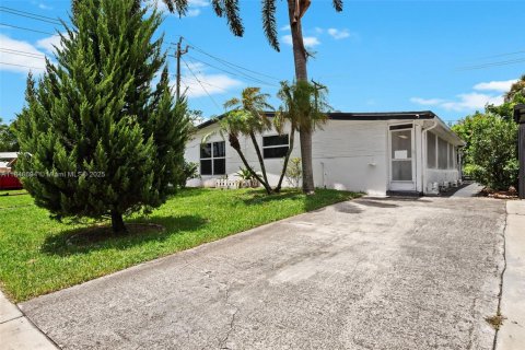 House in Davie, Florida 2 bedrooms, 79.34 sq.m. № 1852065 - photo 12