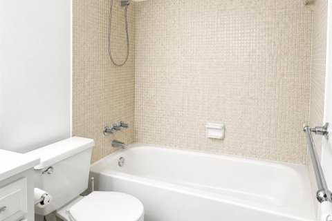 Condo in Boca Raton, Florida, 2 bedrooms № 2087034 - photo 13
