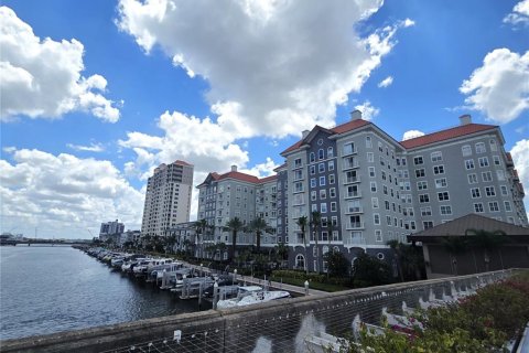 Condominio en alquiler en Tampa, Florida, 3 dormitorios, 121.89 m2 № 2209950 - foto 2