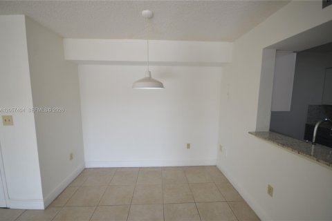 Condo in Miami, Florida, 1 bedroom  № 2262271 - photo 14