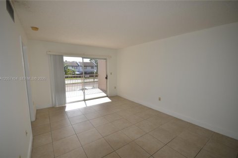 Condo in Miami, Florida, 1 bedroom  № 2262271 - photo 4