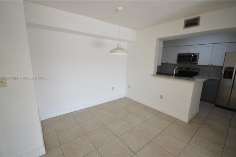 Condo in Miami, Florida, 1 bedroom  № 2262271 - photo 3