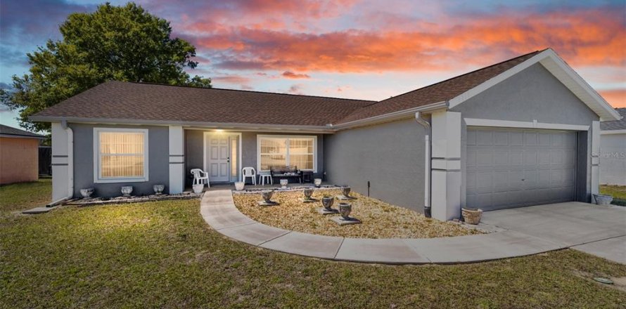 House in Ocala, Florida 3 bedrooms, 146.6 sq.m. № 1722899