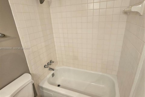 Copropriété à louer à Deerfield Beach, Floride: 2 chambres, 88.26 m2 № 1993227 - photo 15