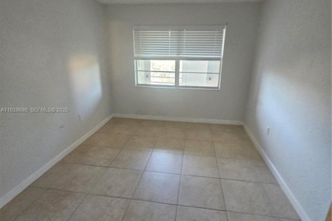 Copropriété à louer à Deerfield Beach, Floride: 2 chambres, 88.26 m2 № 1993227 - photo 11