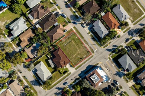 Land in Fort Lauderdale, Florida № 1994765 - photo 2