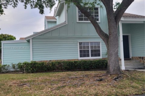 Touwnhouse à louer à Miami, Floride: 2 chambres, 106 m2 № 1964395 - photo 2