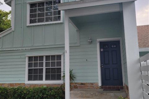 Touwnhouse à louer à Miami, Floride: 2 chambres, 106 m2 № 1964395 - photo 1