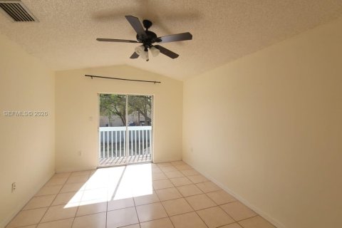 Townhouse in Miami, Florida 2 bedrooms, 106 sq.m. № 1964395 - photo 13