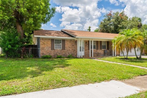 House in Titusville, Florida 4 bedrooms, 150.87 sq.m. № 1869001 - photo 3