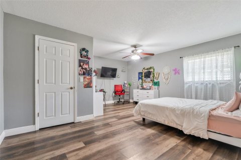 House in Titusville, Florida 4 bedrooms, 150.87 sq.m. № 1869001 - photo 18