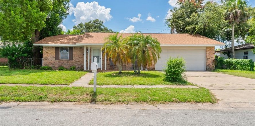 House in Titusville, Florida 4 bedrooms, 150.87 sq.m. № 1869001