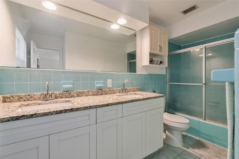 House in Titusville, Florida 4 bedrooms, 150.87 sq.m. № 1869001 - photo 24