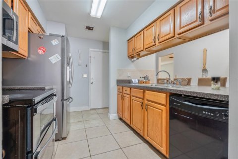 House in Titusville, Florida 4 bedrooms, 150.87 sq.m. № 1869001 - photo 21