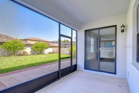 Villa ou maison à vendre à Brandon, Floride: 5 chambres, 306.11 m2 № 2228463 - photo 9