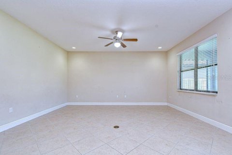 Villa ou maison à vendre à Brandon, Floride: 5 chambres, 306.11 m2 № 2228463 - photo 11