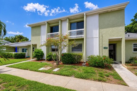 Townhouse in Oldsmar, Florida 2 bedrooms, 163.04 sq.m. № 2234031