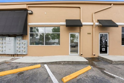 Commercial property in Tampa, Florida 100.33 sq.m. № 2134699 - photo 2