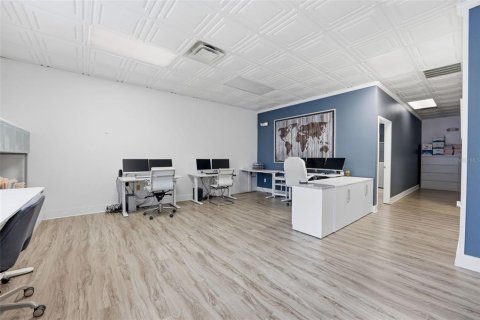 Commercial property in Tampa, Florida 100.33 sq.m. № 2134699 - photo 6