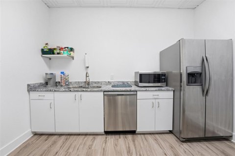 Commercial property in Tampa, Florida 100.33 sq.m. № 2134699 - photo 14