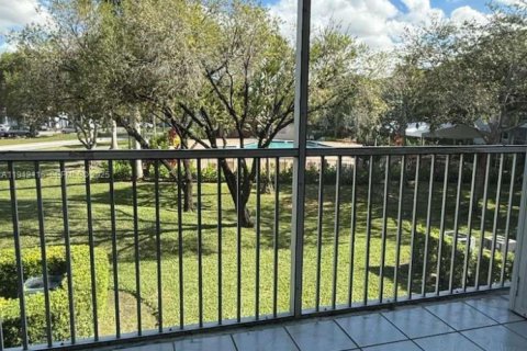 Condo in Pembroke Pines, Florida, 2 bedrooms № 1987495 - photo 19