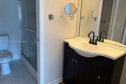 Condo in Pembroke Pines, Florida, 2 bedrooms № 1987495 - photo 15