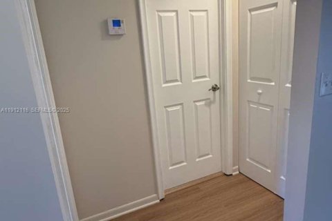 Condo in Pembroke Pines, Florida, 2 bedrooms № 1987495 - photo 5