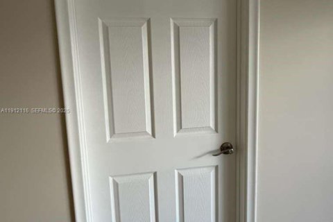 Condo in Pembroke Pines, Florida, 2 bedrooms № 1987495 - photo 13