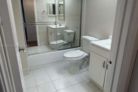 Condo in Pembroke Pines, Florida, 2 bedrooms № 1987495 - photo 9