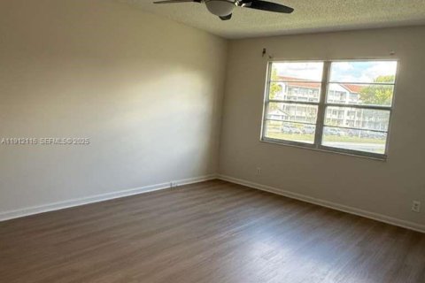Condo in Pembroke Pines, Florida, 2 bedrooms № 1987495 - photo 14