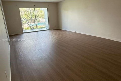 Condo in Pembroke Pines, Florida, 2 bedrooms № 1987495 - photo 11