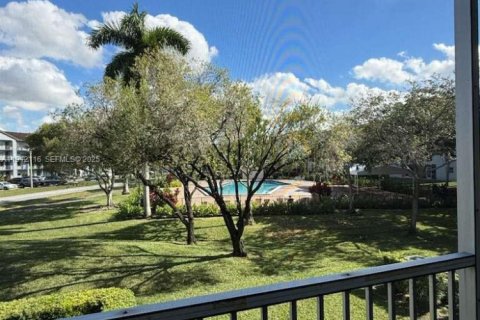 Condo in Pembroke Pines, Florida, 2 bedrooms № 1987495 - photo 22