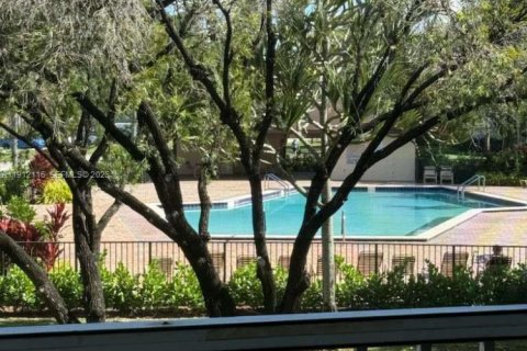 Condo in Pembroke Pines, Florida, 2 bedrooms № 1987495 - photo 21