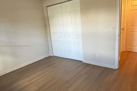 Condo in Pembroke Pines, Florida, 2 bedrooms № 1987495 - photo 8