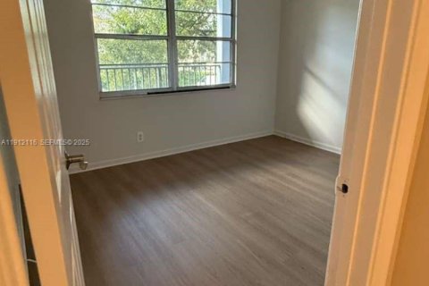 Condo in Pembroke Pines, Florida, 2 bedrooms № 1987495 - photo 7