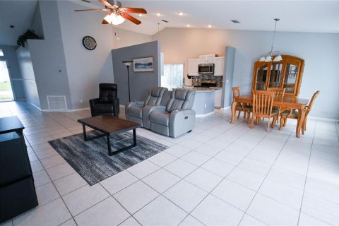 Villa ou maison à vendre à Bradenton, Floride: 3 chambres, 139.91 m2 № 2430759 - photo 4