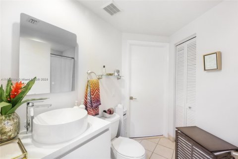 Снять в аренду кондоминиум в Майами, Флорида 3 спальни, 139.35м2, № 1958620 - фото 9
