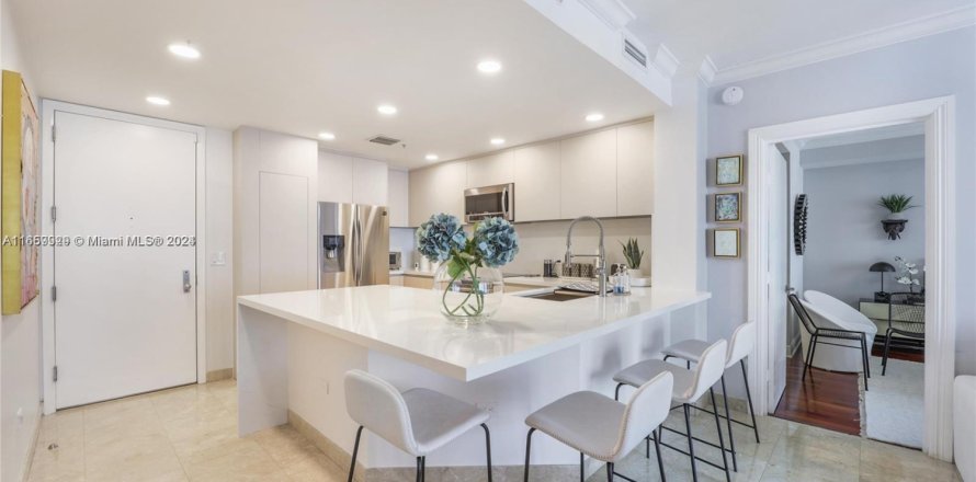 Кондоминиум с 3 спальнями в Майами, Флорида № 1958620