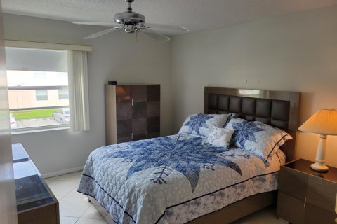 Condo in Delray Beach, Florida, 2 bedrooms  № 990388 - photo 1