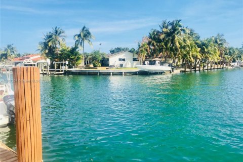 Apartamento en alquiler en North Miami, Florida, 1 dormitorio, 65.96 m2 № 1963859 - foto 1