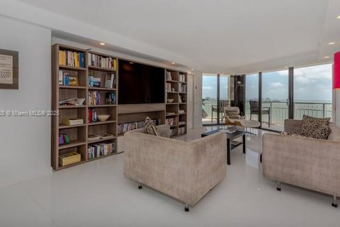 Condominio en venta en Miami, Florida, 2 dormitorios, 117.8 m2 № 1857383 - foto 2