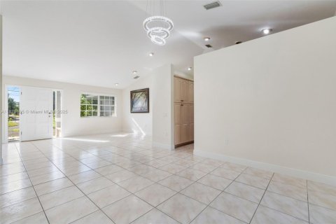 House in Miami, Florida 3 bedrooms, 156.63 sq.m. № 2014728 - photo 9