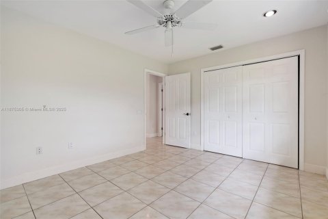 House in Miami, Florida 3 bedrooms, 156.63 sq.m. № 2014728 - photo 13