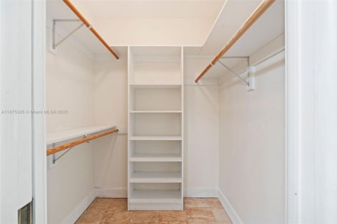 House in Miami, Florida 3 bedrooms, 156.63 sq.m. № 2014728 - photo 19